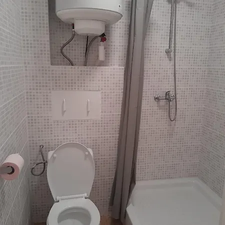 Apartment Avec Balcon 2 *